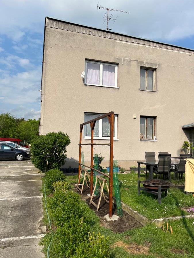 Monstera I Leilighet Kolín Eksteriør bilde